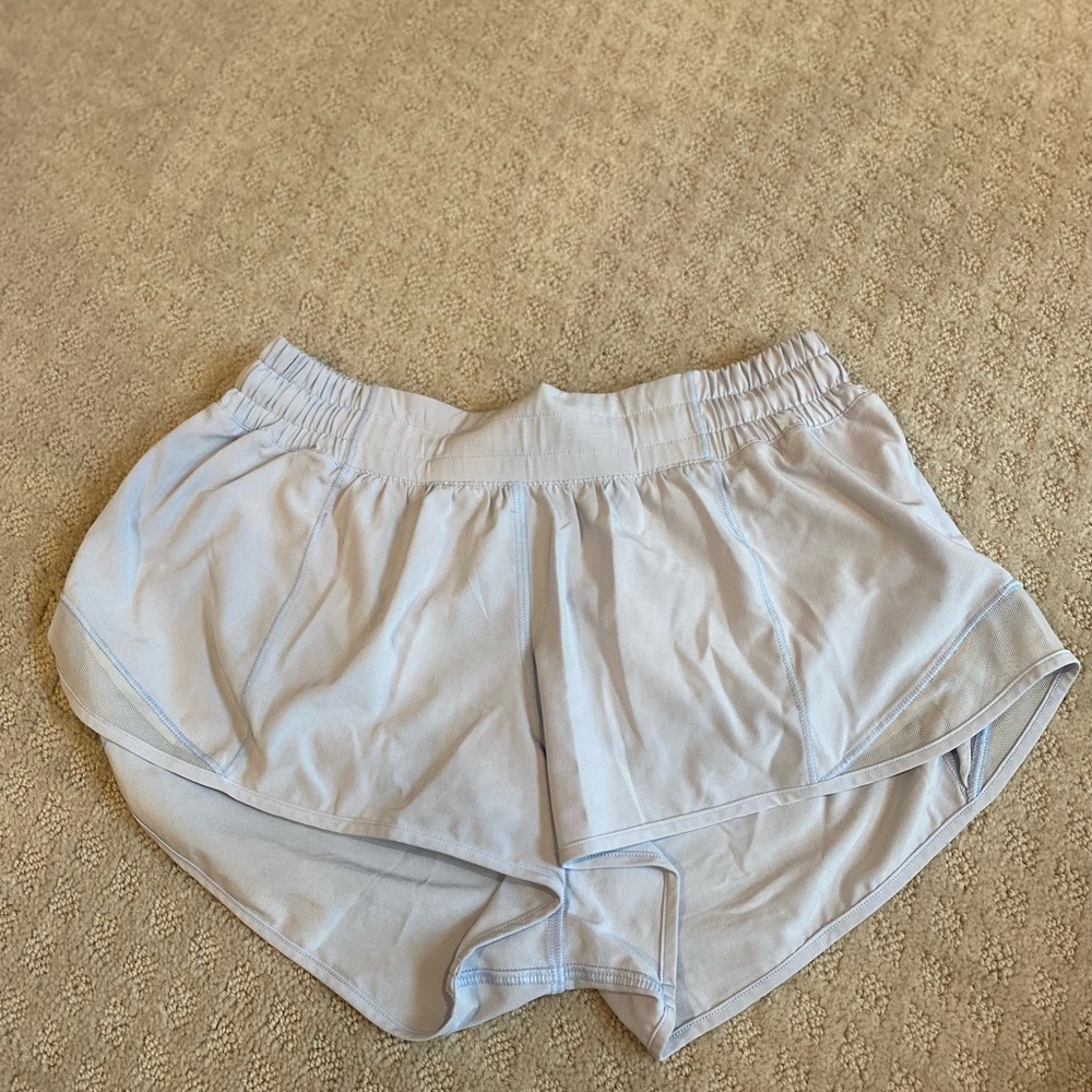 Lululemon Hotty Hot 2.5in Low Rise Size 6